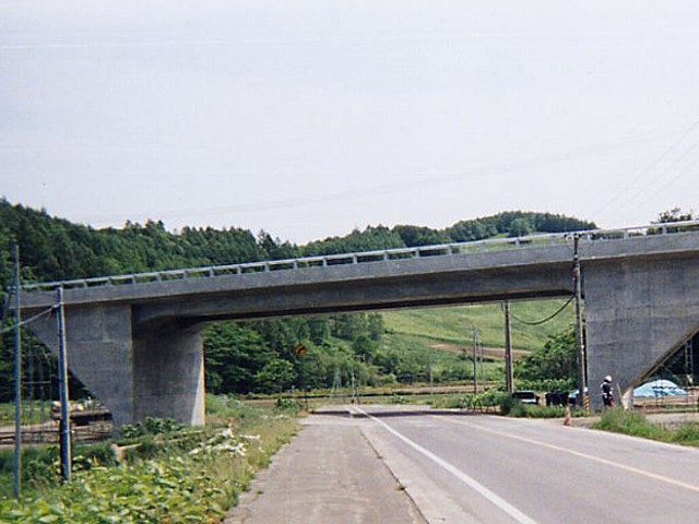 北海道縦貫自動車道 刈分川橋(PC上部工)工事1