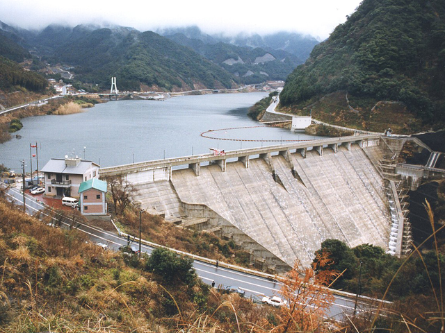 萱瀬ダム建設工事1