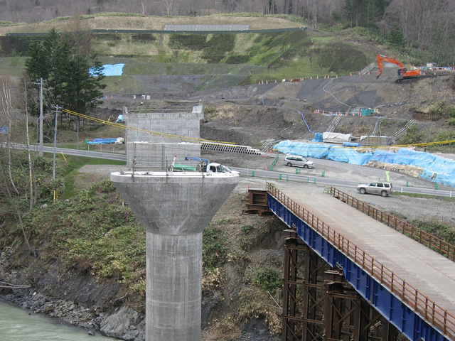 北海道横断自動車道占冠橋下部工工事2